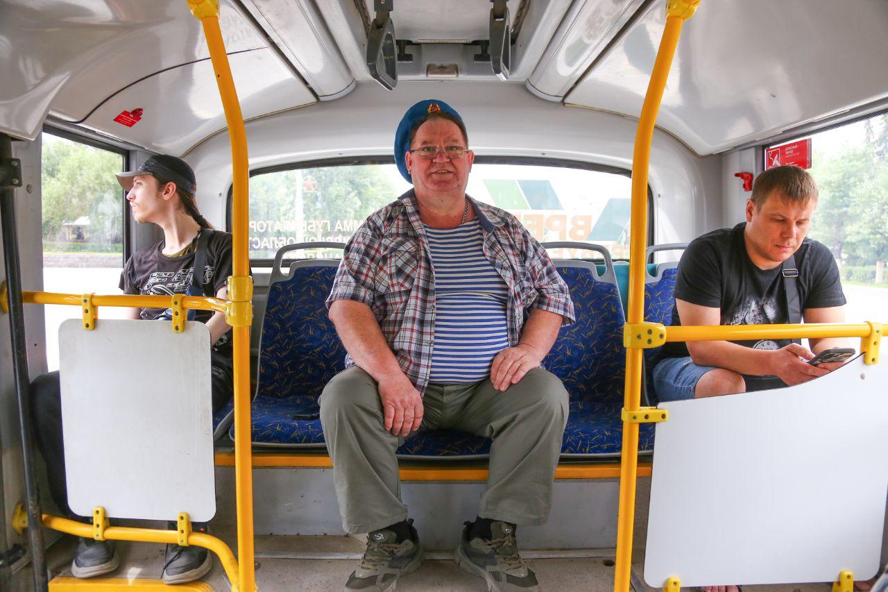 Фото Десантники в фонтанах и колонны машин. Что происходит на улицах Новосибирска в День ВДВ. ОНЛАЙН 11